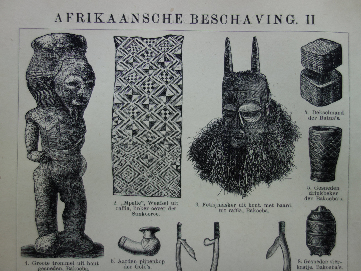 Illustratie van Afrikaans aardewerk, wapens, maskers, geld. Originele antieke prent uit 1914 over kunst en artefacten uit Afrika Vintage print