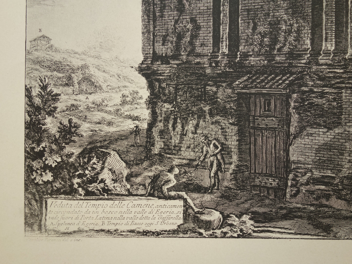 Oude prent van ruïne tempel Camene in Rome uit 1886 antieke facsimile Piranesi uit Vedute di Roma vintage print poster