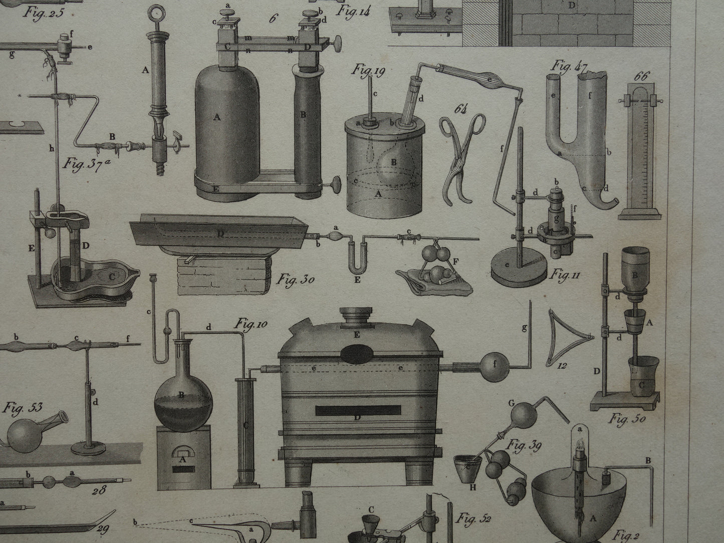 Über 170 Jahre alter Druck von Glaswaren und Öfen für wissenschaftliche Experimente, Reagenzgläser, antiker Wissenschaftsdruck über Chemielabor, Laborplakatdruck