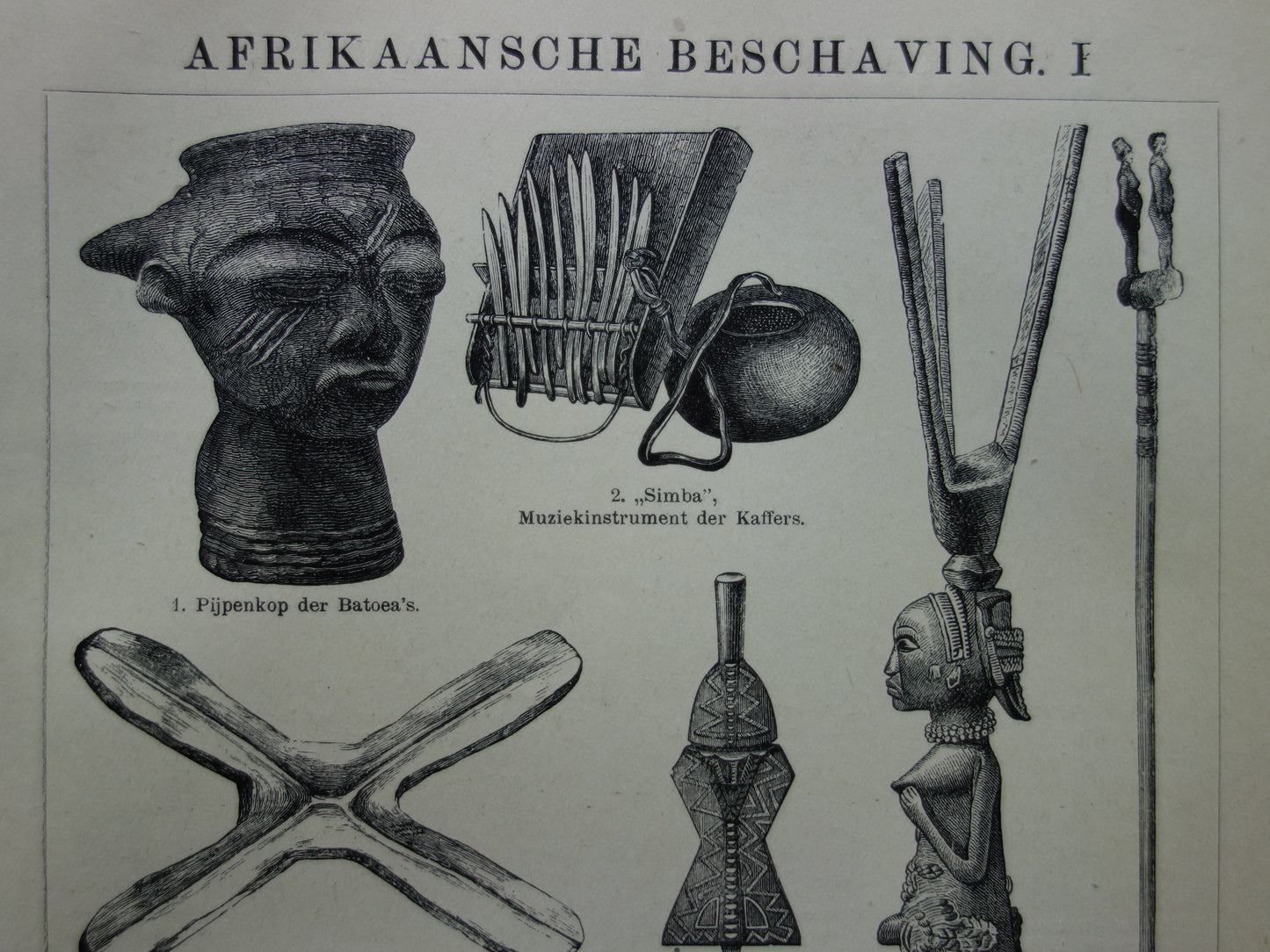 Illustratie van Afrikaans aardewerk, wapens, maskers, geld. Originele antieke prent uit 1914 over kunst en artefacten uit Afrika Vintage print