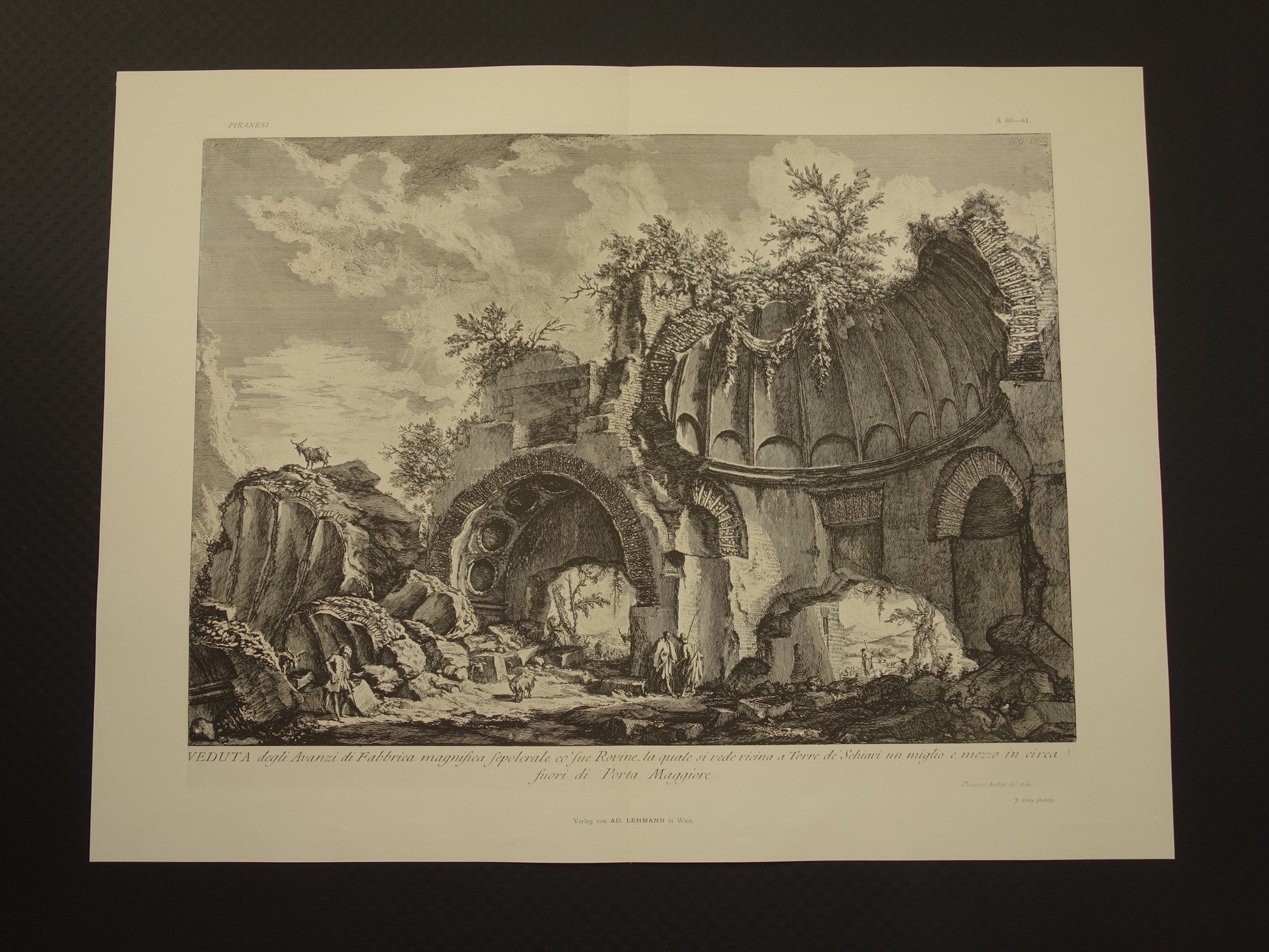 Oude prent van Piranesi uit 1886 antieke facsimile 'Veduta degli Avanzi di Fabbrica magnifica sepolcrale' uit Le Antichità Romane vintage print poster