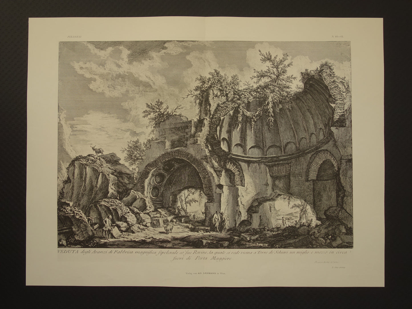 Oude prent van Piranesi uit 1886 antieke facsimile 'Veduta degli Avanzi di Fabbrica magnifica sepolcrale' uit Le Antichità Romane vintage print poster