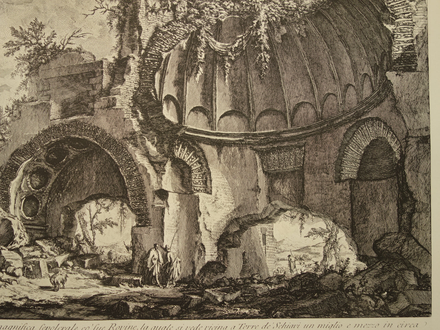 Oude prent van Piranesi uit 1886 antieke facsimile 'Veduta degli Avanzi di Fabbrica magnifica sepolcrale' uit Le Antichità Romane vintage print poster