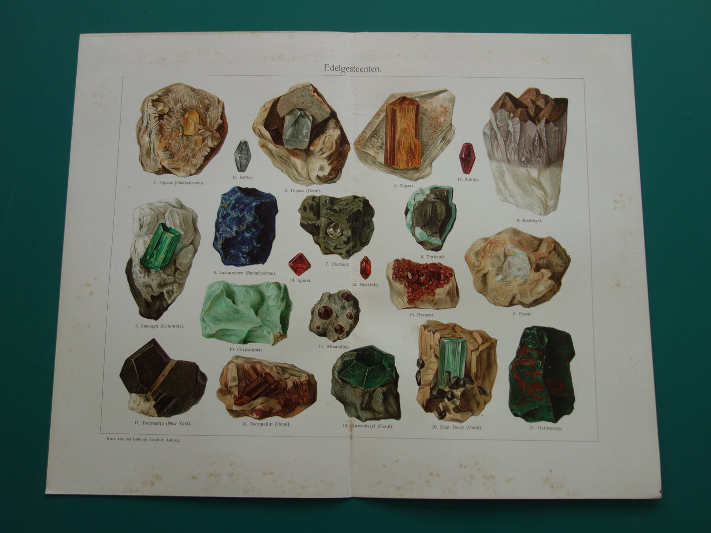 Antike Illustration von Edelsteinen: Smaragd, Topas, Turmalin. Alter Druck von 1907. Original niederländischer Edelsteindruck. Amethyst.