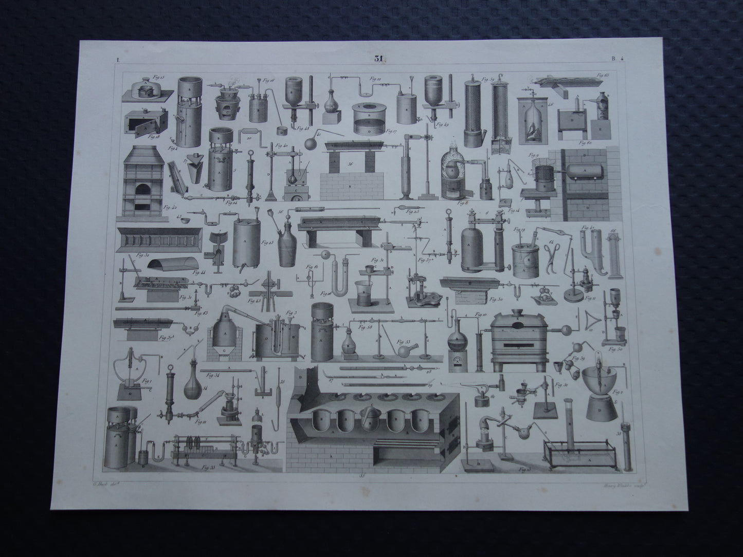 Über 175 Jahre alter Druck von Glaswaren und Öfen für wissenschaftliche Experimente, Reagenzgläser, antiker Wissenschaftsdruck über ein Chemielabor, Laborposter