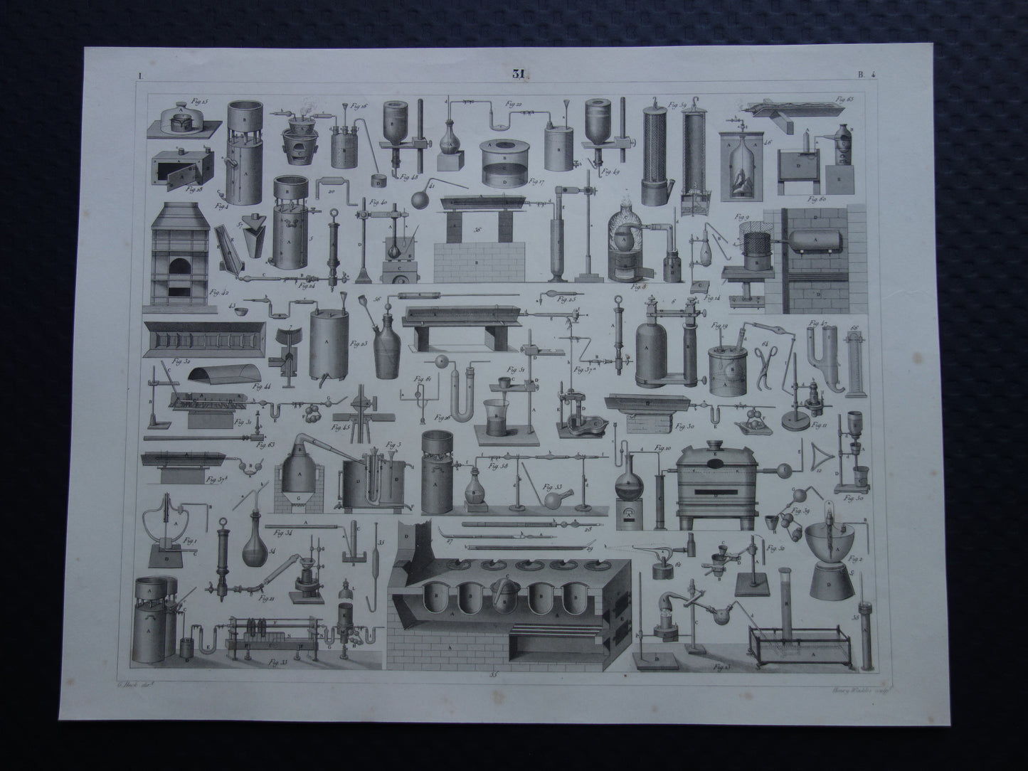 Über 175 Jahre alter Druck von Glaswaren und Öfen für wissenschaftliche Experimente, Reagenzgläser, antiker Wissenschaftsdruck über ein Chemielabor, Laborposter