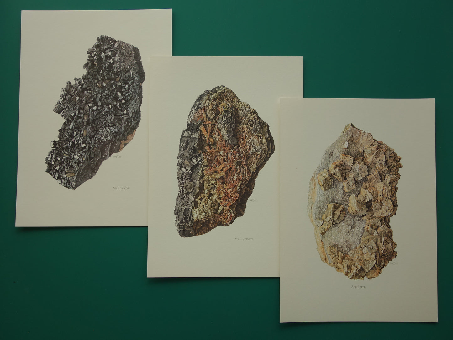 Prachtige mineralen prenten Manganiet Valentiniet Ankeriet Drie oude mineraal prints kristallen edelstenen illustratie set 3 prenten